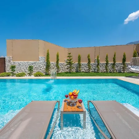 Luxury 4-bed With Private Pool And Jacuzzi Villa Ovacık