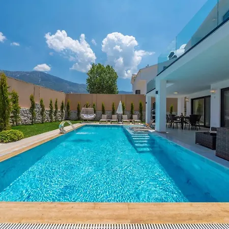 Luxury 4-bed With Private Pool And Jacuzzi Ovacık