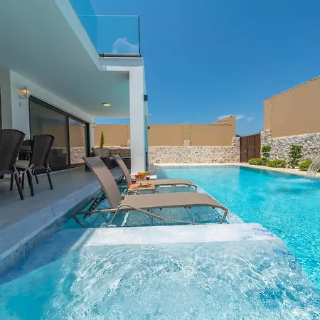 Villa Luxury 4-bed With Private Pool And Jacuzzi
