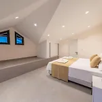 Luxury 4-bed With Private Pool And Jacuzzi Вилла