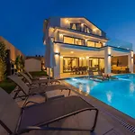 Luxury 4-bed With Private Pool And Jacuzzi * Овачик