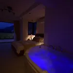 Luxury 4-bed With Private Pool And Jacuzzi Овачик