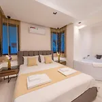 Вилла Luxury 4-bed With Private Pool And Jacuzzi