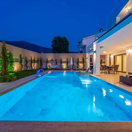 Luxury 4-bed With Private Pool And Jacuzzi Ovacık