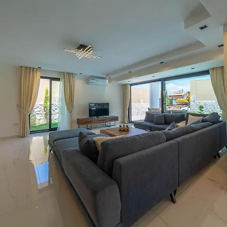 Luxury 4-bed With Private Pool And Jacuzzi וילה *