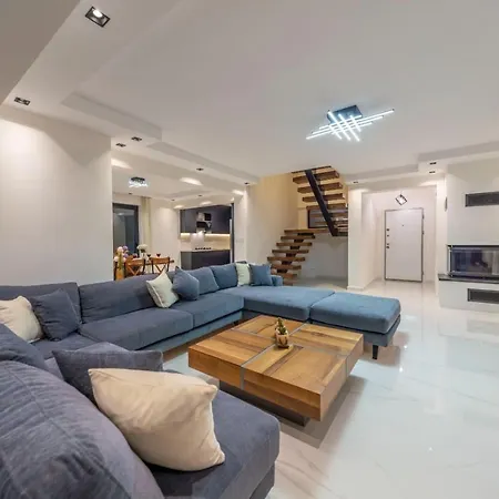 וילה Luxury 4-bed With Private Pool And Jacuzzi *