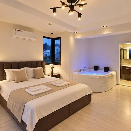 וילה Luxury 4-bed With Private Pool And Jacuzzi