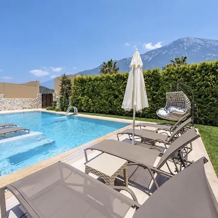 Luxury 4-bed With Private Pool And Jacuzzi וילה *