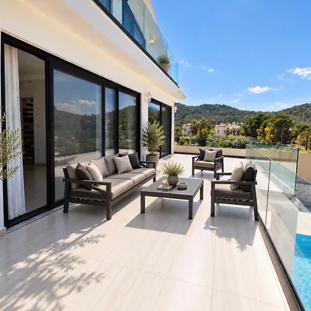 וילה Luxury 4-bed With Private Pool And Jacuzzi *