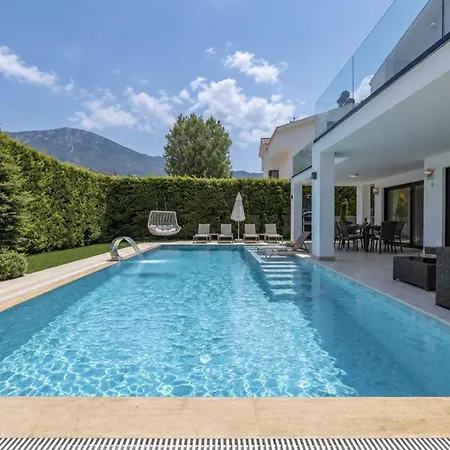 Luxury 4-bed With Private Pool And Jacuzzi וילה *