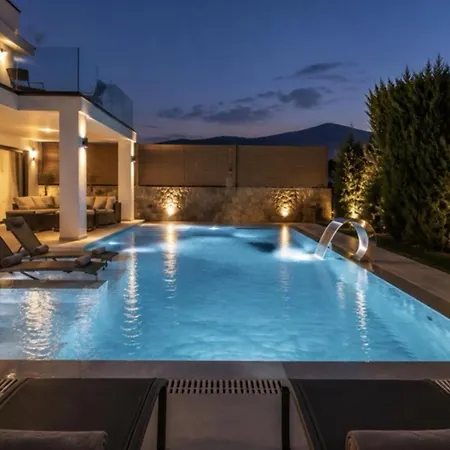 וילה Luxury 4-bed With Private Pool And Jacuzzi *