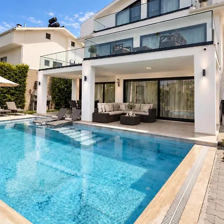 וילה Luxury 4-bed With Private Pool And Jacuzzi *