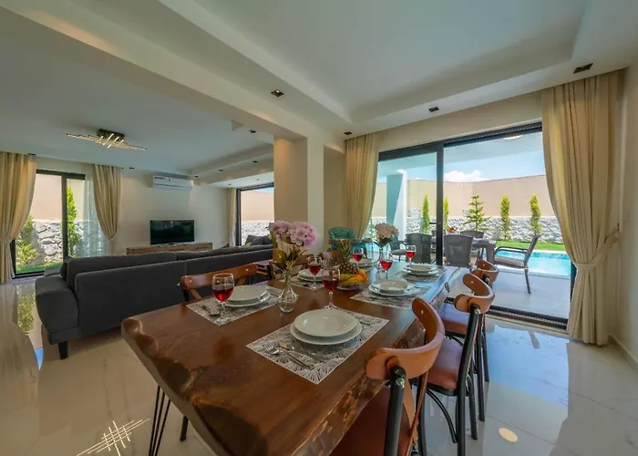Luxury 4-bed With Private Pool And Jacuzzi Villa *
