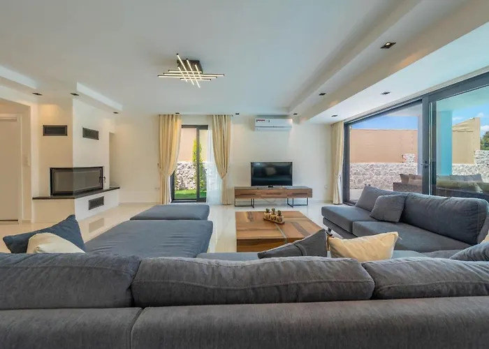 Luxury 4-bed With Private Pool And Jacuzzi Villa *